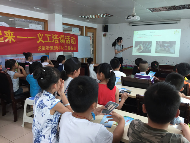 禁毒社工講解常見毒品知識